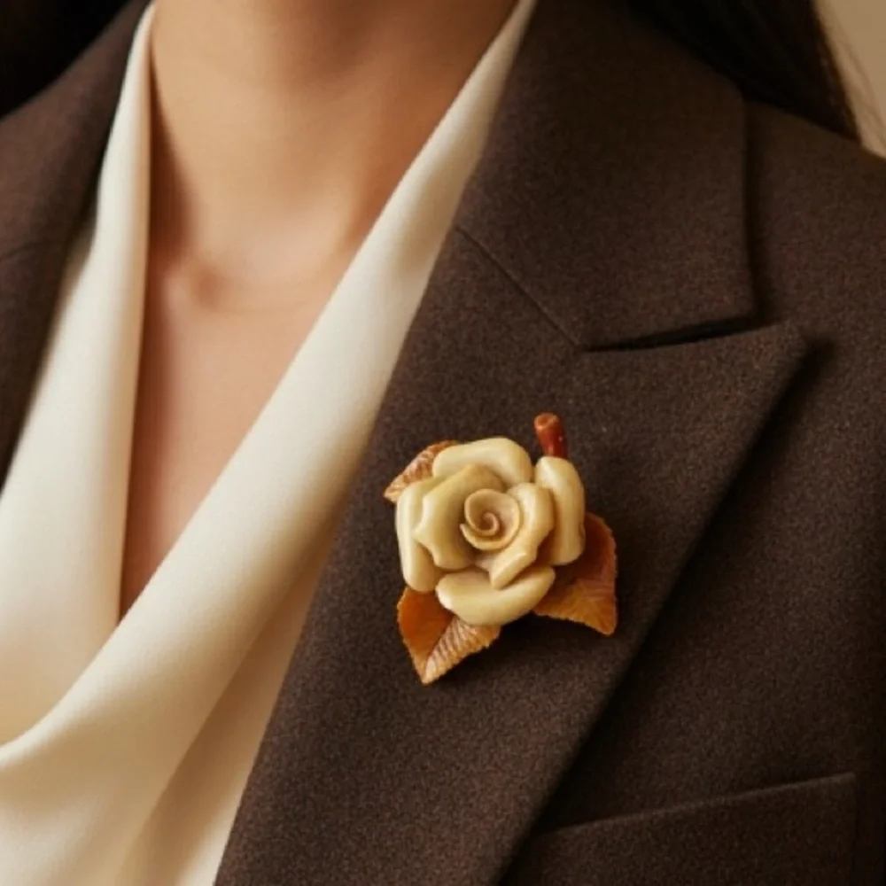 VINTAGE 1950s CARVED CELLULOID ROSE BROOCH Creamy Ivory & Amber Floral Pin